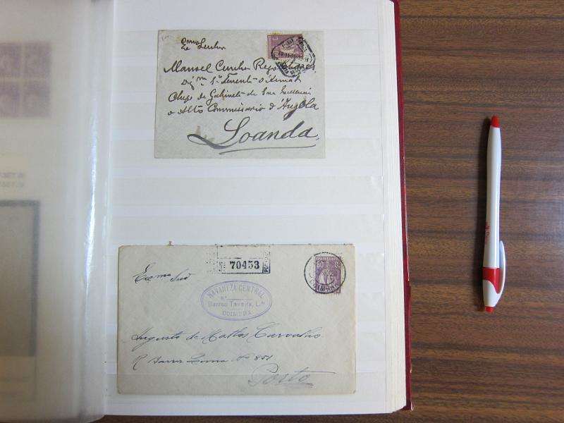 0007 (43).JPG -     Lote:    7      Ceres      Lotes Especiais       Descrição:         1924/26 &mdash; Ceres. Novas taxas e cores. Colecção em classificador, com selos novos e usados, simples e em múltiplos. Série em quadras, Variedades de clichés e erros. Inclui 7 provas e 37 exemplares, entre cartas e postais ilustrados, em todas as taxas, com excepção dos valores de 10E e 20E. 95% dos selos novos em excelente estado sem sinal de charneira. Todas as cartas de grande qualidade e em bom estado de conservação. Acompanham muitos desenhos de autoria de Eduardo Silva. Valor de catálogo dos selos novos de &euro; 32.000,00.        Lote       Valor Base:     &euro; 8.000,00     Valor Venda:     &euro; 8.000,00     